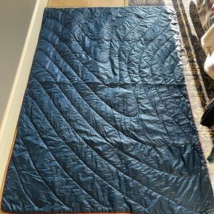 Rumpl ORIGINAL PUFFY BLANKET
Deepwater